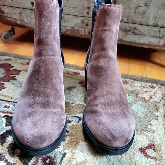 ECCO Zurich Browk Suede Chelsea Boots, size 40 (9) - Picture 3 of 3